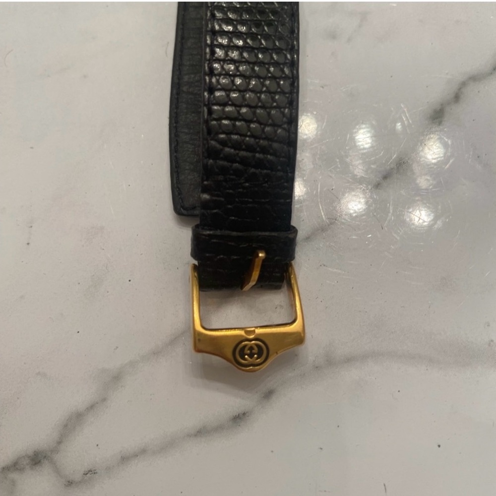 Gucci Black and Gold Minimalist Watch - Picture 4 of 4